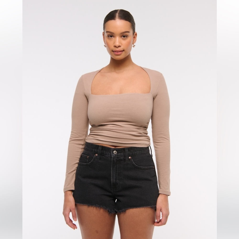 Abercrombie & Fitch Curve Love High Rise Mom Short 28 / 6 Black Destroy